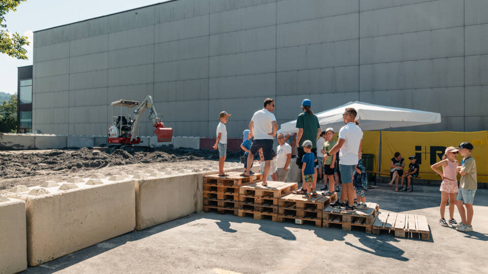 Internetdaten_2025_i+R_Sommerfest_byDarrenFeels-30